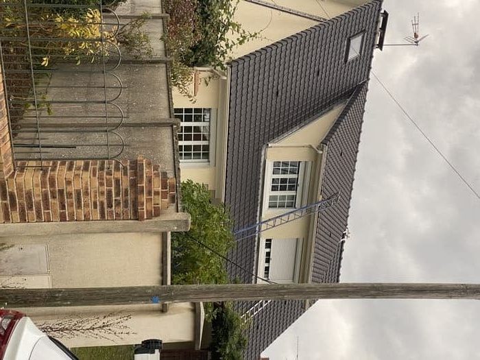 Intervention sur une fenetre de toit avec joint defectueux a Longpont-sur-Orge